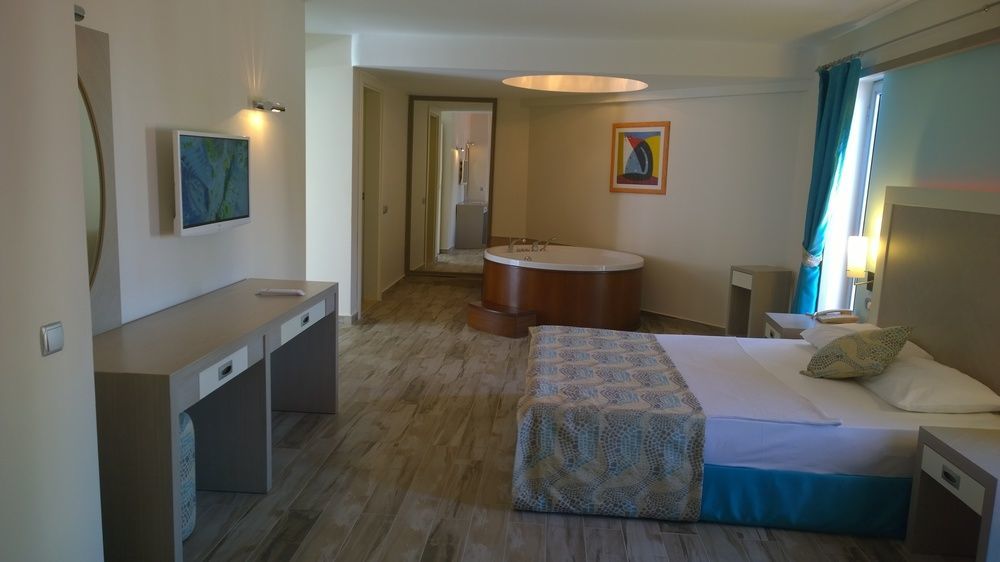 Costa Queen Suites Гюмбет Екстер'єр фото